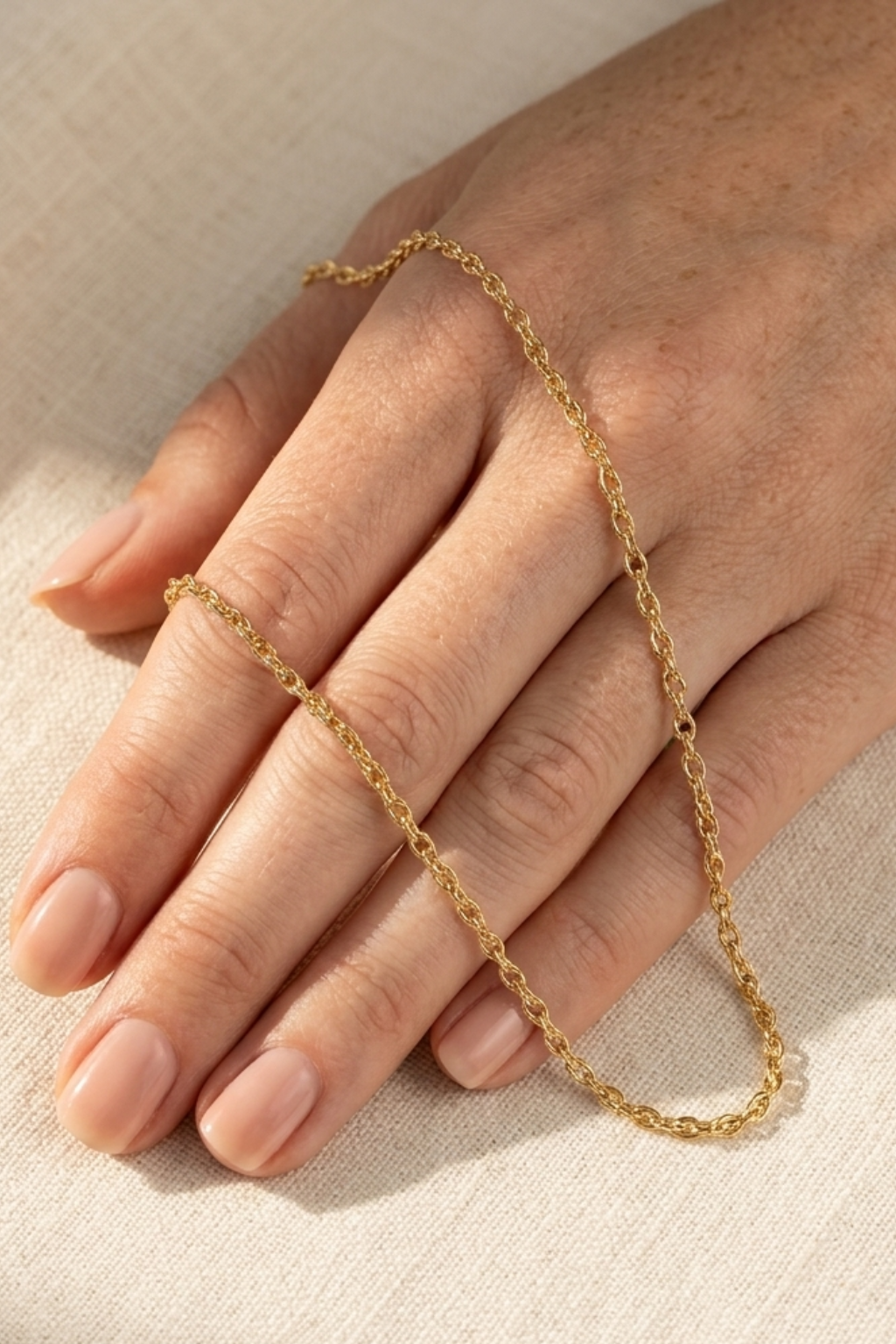 ZENVY Golden Twist Chain Necklace